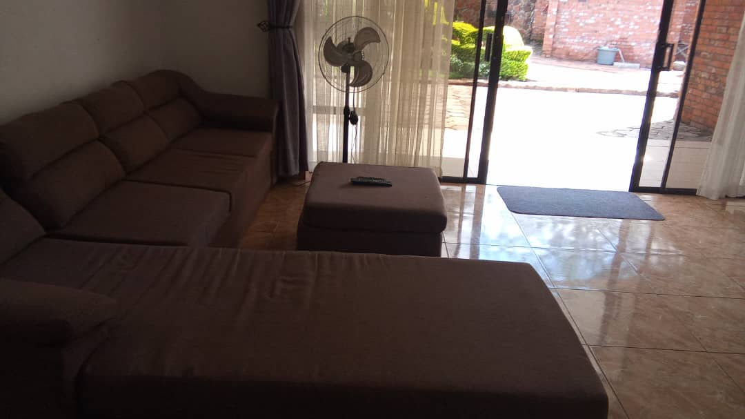 2 bed cottage in Pomona